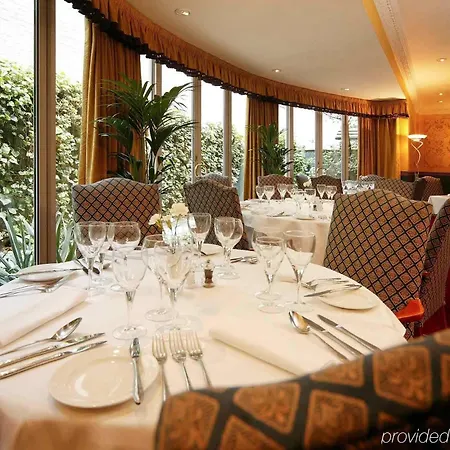 Mercure York Fairfield Manor Hotel 
